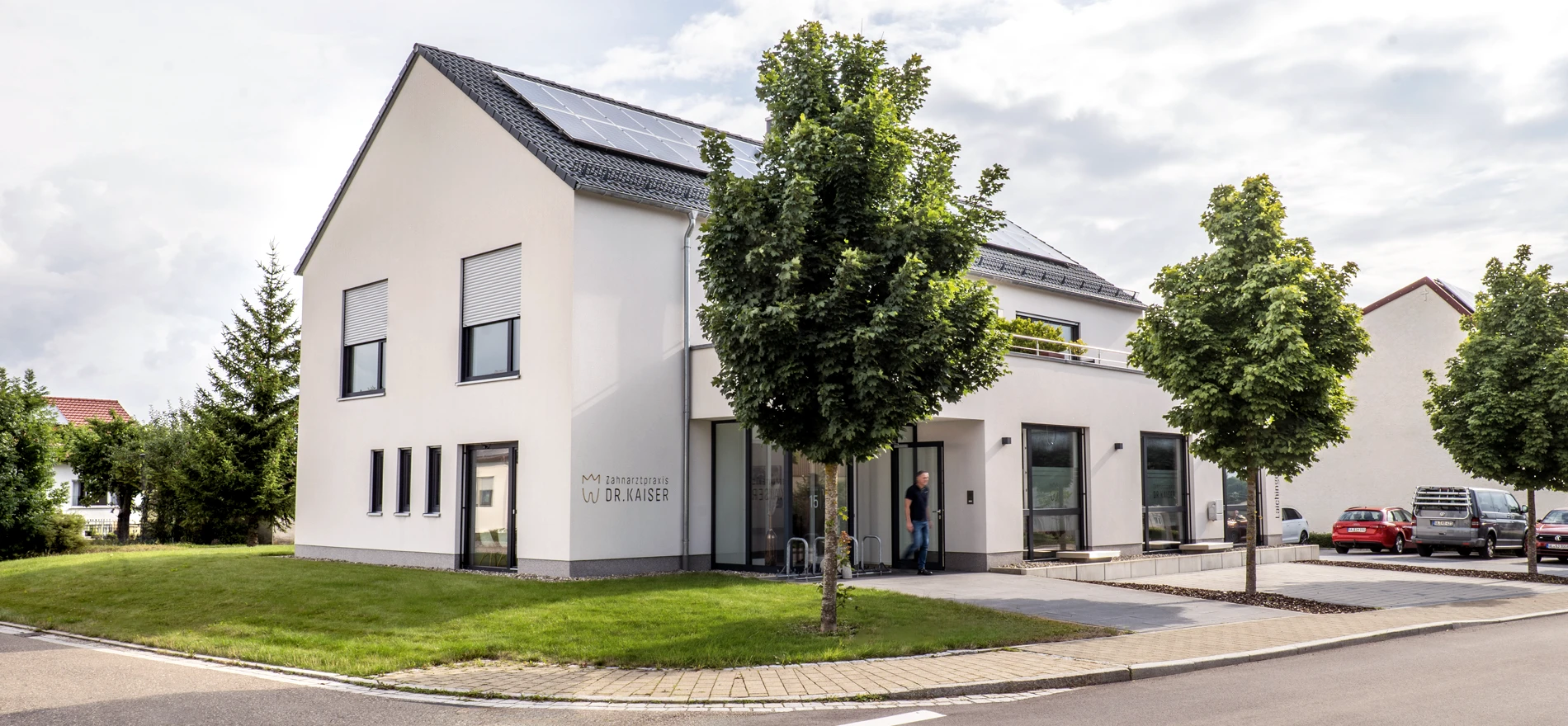 Zahnarztpraxis Dr. Kaiser, Westerheim - Herzlich willkommen in der Zahnarztpraxis Dr. Kaiser 1